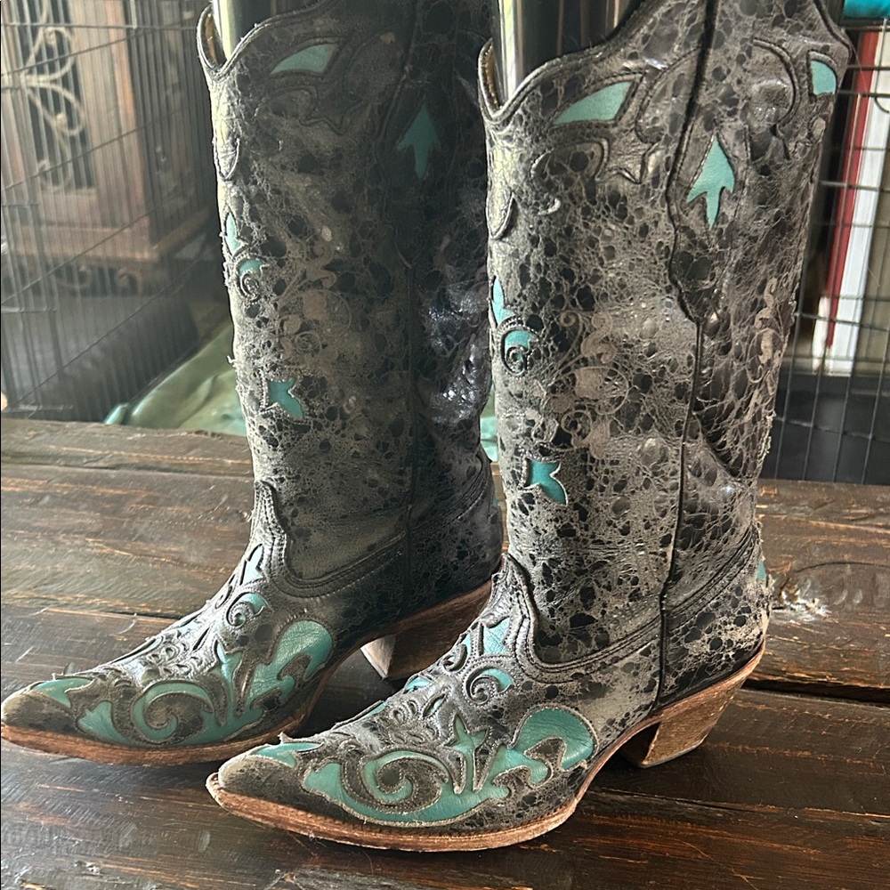 Corral Women's Cowboy Boots - Pointed-Toe, Black with Turquoise Accents.